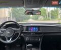 Белый Киа K5, объемом двигателя 2 л и пробегом 383 тыс. км за 11490 $, фото 8 на Automoto.ua