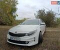 Белый Киа K5, объемом двигателя 2 л и пробегом 258 тыс. км за 11800 $, фото 3 на Automoto.ua