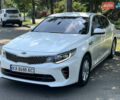 Белый Киа K5, объемом двигателя 2 л и пробегом 205 тыс. км за 12790 $, фото 1 на Automoto.ua