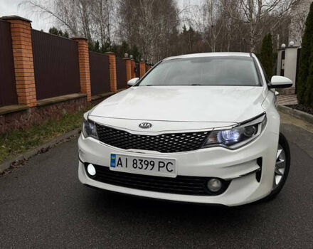 Белый Киа K5, объемом двигателя 2 л и пробегом 300 тыс. км за 14000 $, фото 2 на Automoto.ua