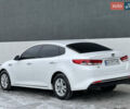 Белый Киа K5, объемом двигателя 2 л и пробегом 229 тыс. км за 12300 $, фото 9 на Automoto.ua
