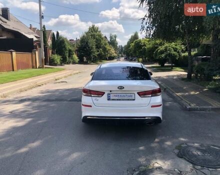 Белый Киа K5, объемом двигателя 2 л и пробегом 335 тыс. км за 10990 $, фото 6 на Automoto.ua