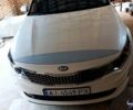 Белый Киа K5, объемом двигателя 2 л и пробегом 300 тыс. км за 7700 $, фото 1 на Automoto.ua