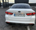 Белый Киа K5, объемом двигателя 2 л и пробегом 238 тыс. км за 10700 $, фото 7 на Automoto.ua
