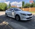 Белый Киа K5, объемом двигателя 2 л и пробегом 335 тыс. км за 11990 $, фото 2 на Automoto.ua