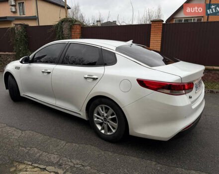 Белый Киа K5, объемом двигателя 2 л и пробегом 300 тыс. км за 14000 $, фото 4 на Automoto.ua