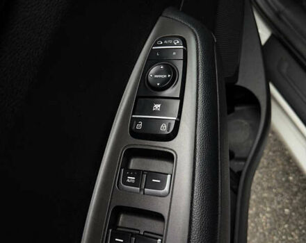 Белый Киа K5, объемом двигателя 2 л и пробегом 300 тыс. км за 14000 $, фото 14 на Automoto.ua