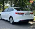Белый Киа K5, объемом двигателя 2 л и пробегом 205 тыс. км за 12790 $, фото 3 на Automoto.ua