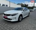 Белый Киа K5, объемом двигателя 2 л и пробегом 241 тыс. км за 11600 $, фото 1 на Automoto.ua
