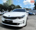 Белый Киа K5, объемом двигателя 2 л и пробегом 253 тыс. км за 12900 $, фото 1 на Automoto.ua