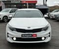 Белый Киа K5, объемом двигателя 2 л и пробегом 229 тыс. км за 13390 $, фото 1 на Automoto.ua