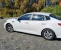 Белый Киа K5, объемом двигателя 2 л и пробегом 375 тыс. км за 8900 $, фото 1 на Automoto.ua