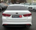 Белый Киа K5, объемом двигателя 2 л и пробегом 229 тыс. км за 13390 $, фото 16 на Automoto.ua