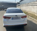 Белый Киа K5, объемом двигателя 2 л и пробегом 244 тыс. км за 11389 $, фото 4 на Automoto.ua