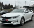 Белый Киа K5, объемом двигателя 2 л и пробегом 229 тыс. км за 13390 $, фото 1 на Automoto.ua