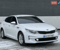 Белый Киа K5, объемом двигателя 2 л и пробегом 229 тыс. км за 12300 $, фото 21 на Automoto.ua