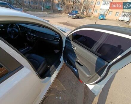 Белый Киа K5, объемом двигателя 2 л и пробегом 258 тыс. км за 11800 $, фото 10 на Automoto.ua