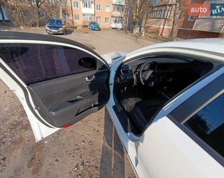 Белый Киа K5, объемом двигателя 2 л и пробегом 258 тыс. км за 11800 $, фото 8 на Automoto.ua