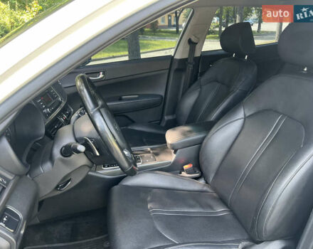 Белый Киа K5, объемом двигателя 2 л и пробегом 205 тыс. км за 12790 $, фото 9 на Automoto.ua