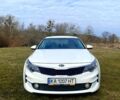 Белый Киа K5, объемом двигателя 2 л и пробегом 216 тыс. км за 10500 $, фото 1 на Automoto.ua