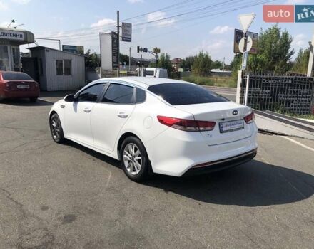 Белый Киа K5, объемом двигателя 2 л и пробегом 339 тыс. км за 11490 $, фото 2 на Automoto.ua