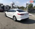 Белый Киа K5, объемом двигателя 2 л и пробегом 339 тыс. км за 11490 $, фото 2 на Automoto.ua