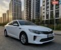 Белый Киа K5, объемом двигателя 2 л и пробегом 235 тыс. км за 11500 $, фото 1 на Automoto.ua