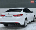 Белый Киа K5, объемом двигателя 2 л и пробегом 229 тыс. км за 12300 $, фото 29 на Automoto.ua