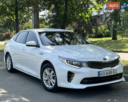 Белый Киа K5, объемом двигателя 2 л и пробегом 205 тыс. км за 12790 $, фото 2 на Automoto.ua