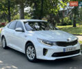 Белый Киа K5, объемом двигателя 2 л и пробегом 205 тыс. км за 12790 $, фото 2 на Automoto.ua
