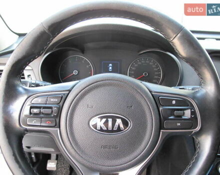 Белый Киа K5, объемом двигателя 2 л и пробегом 253 тыс. км за 12900 $, фото 62 на Automoto.ua