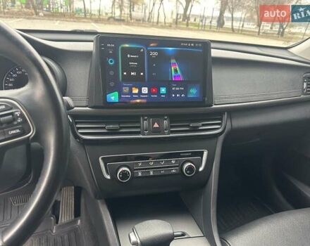 Білий Кіа K5, об'ємом двигуна 2 л та пробігом 259 тис. км за 12500 $, фото 11 на Automoto.ua