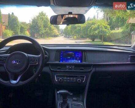 Белый Киа K5, объемом двигателя 2 л и пробегом 335 тыс. км за 10990 $, фото 8 на Automoto.ua