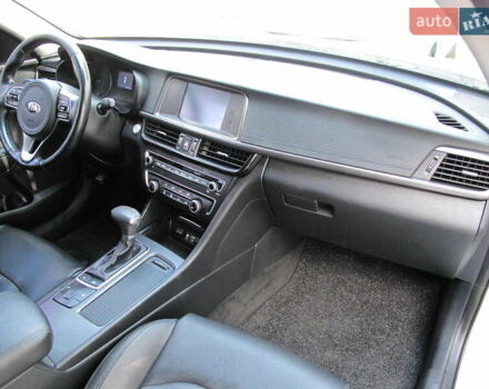 Белый Киа K5, объемом двигателя 2 л и пробегом 253 тыс. км за 12900 $, фото 52 на Automoto.ua