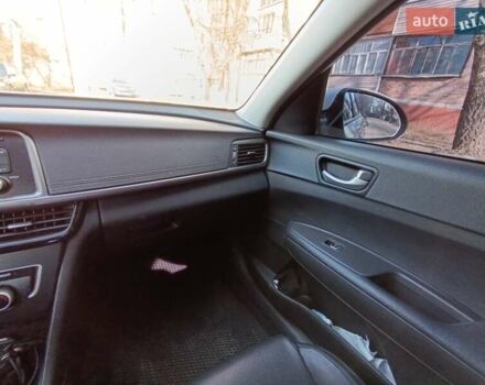 Белый Киа K5, объемом двигателя 2 л и пробегом 258 тыс. км за 11800 $, фото 12 на Automoto.ua