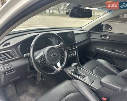 Білий Кіа K5, об'ємом двигуна 2 л та пробігом 259 тис. км за 12500 $, фото 16 на Automoto.ua