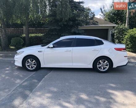 Белый Киа K5, объемом двигателя 2 л и пробегом 335 тыс. км за 10990 $, фото 3 на Automoto.ua
