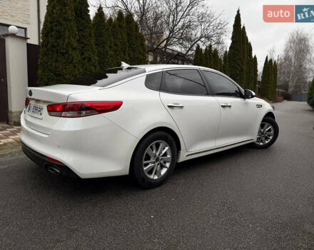 Белый Киа K5, объемом двигателя 2 л и пробегом 300 тыс. км за 14000 $, фото 8 на Automoto.ua