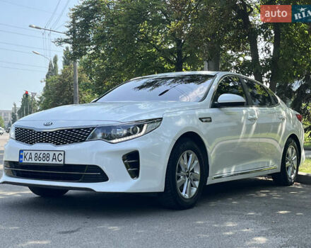 Белый Киа K5, объемом двигателя 2 л и пробегом 205 тыс. км за 12790 $, фото 1 на Automoto.ua
