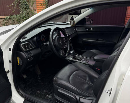 Белый Киа K5, объемом двигателя 2 л и пробегом 300 тыс. км за 14000 $, фото 10 на Automoto.ua