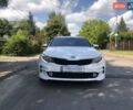 Белый Киа K5, объемом двигателя 2 л и пробегом 335 тыс. км за 10990 $, фото 1 на Automoto.ua