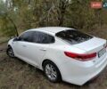 Белый Киа K5, объемом двигателя 2 л и пробегом 258 тыс. км за 11800 $, фото 1 на Automoto.ua