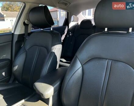 Белый Киа K5, объемом двигателя 2 л и пробегом 153 тыс. км за 16300 $, фото 16 на Automoto.ua