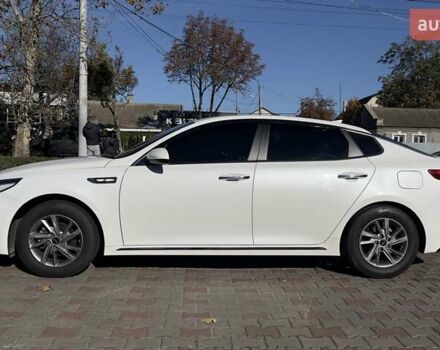 Белый Киа K5, объемом двигателя 2 л и пробегом 153 тыс. км за 16300 $, фото 1 на Automoto.ua