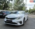 Белый Киа K5, объемом двигателя 2 л и пробегом 358 тыс. км за 12600 $, фото 1 на Automoto.ua