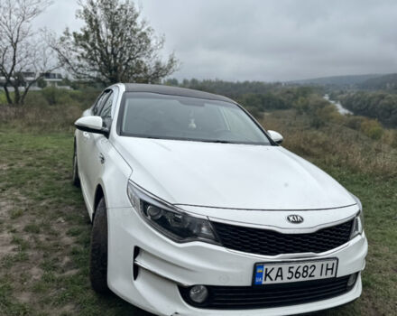 Белый Киа K5, объемом двигателя 2 л и пробегом 300 тыс. км за 9799 $, фото 1 на Automoto.ua