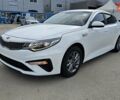 Белый Киа K5, объемом двигателя 2 л и пробегом 405 тыс. км за 12490 $, фото 1 на Automoto.ua