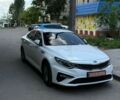 Белый Киа K5, объемом двигателя 2 л и пробегом 168 тыс. км за 15999 $, фото 1 на Automoto.ua