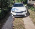 Білий Кіа K5, об'ємом двигуна 2 л та пробігом 170 тис. км за 13005 $, фото 1 на Automoto.ua