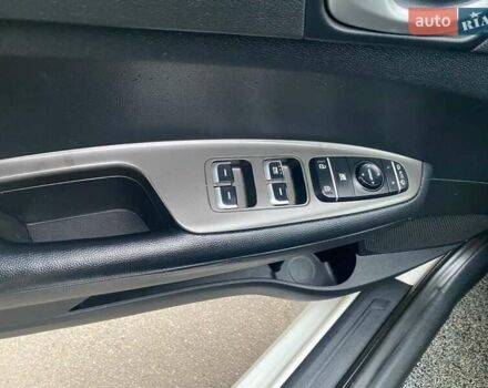 Білий Кіа K5, об'ємом двигуна 2 л та пробігом 405 тис. км за 12490 $, фото 12 на Automoto.ua